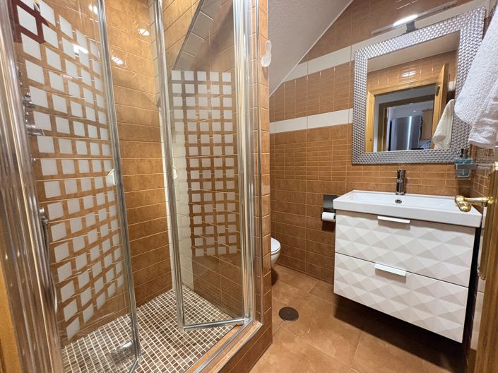 Image No.8-3 Bed Duplex for sale