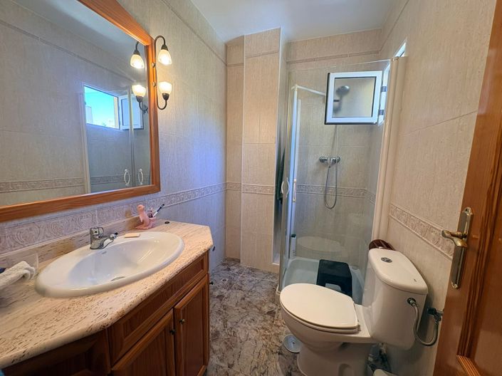 Image No.16-2 Bed Semi-Detached for sale