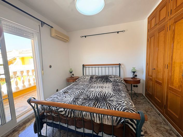 Image No.18-2 Bed Semi-Detached for sale