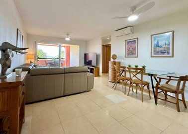 open-plan-living-boulevard-apartment-mar-meno