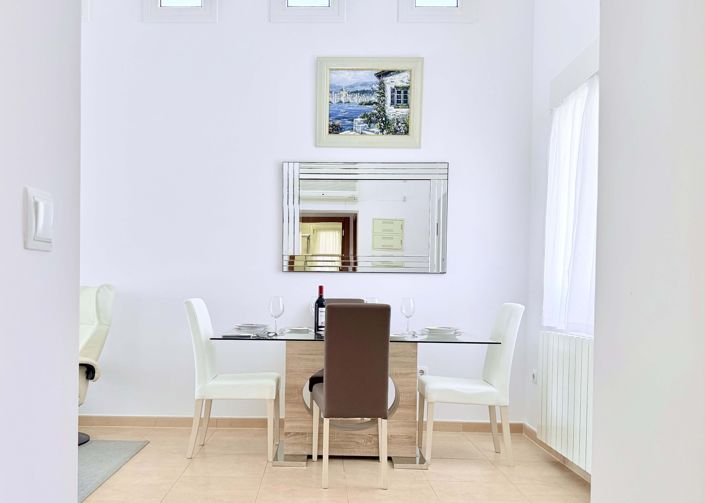 Image No.5-2 Bed Villa / Detached for sale