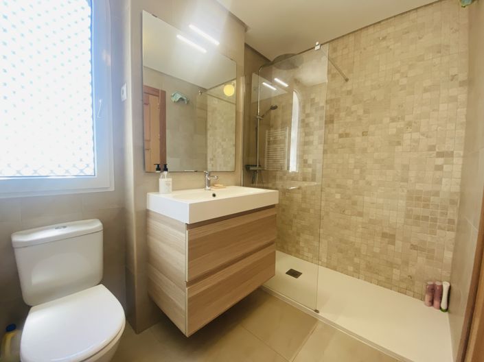 Image No.20-2 Bed Apartment for sale