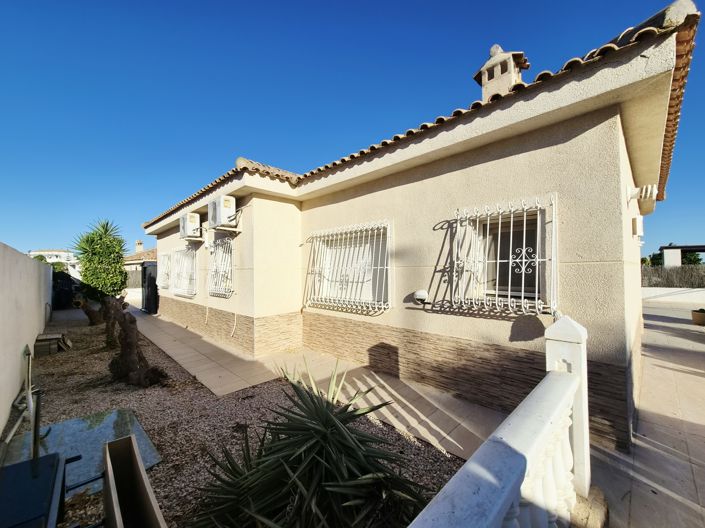 Image No.12-4 Bed Villa / Detached for sale