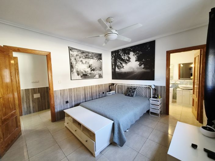 Image No.28-4 Bed Villa / Detached for sale