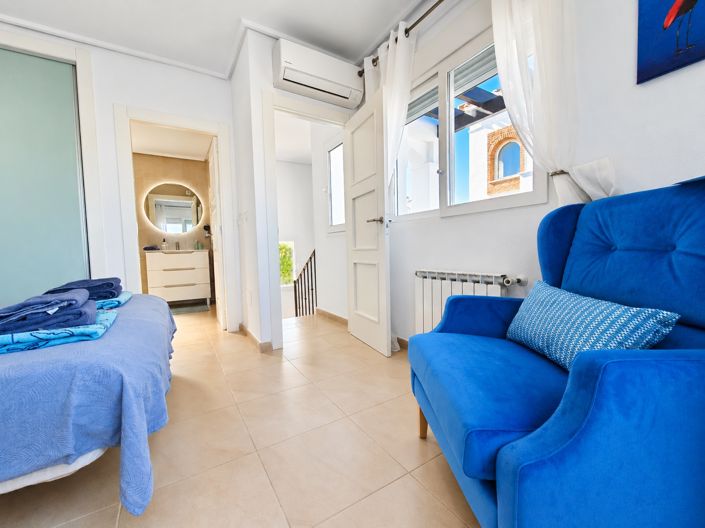 Image No.20-2 Bed Townhouse for sale