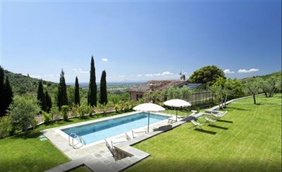 villa-with-pool-for-sale-near-cortona-3
