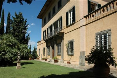 historic-villa-lari-pisa-18