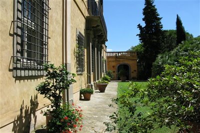 historic-villa-lari-pisa-27
