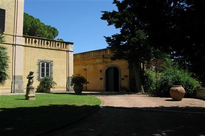 historic-villa-lari-pisa-16