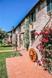 v4697ab-umbria-farmhouse-bb-more-5-1200