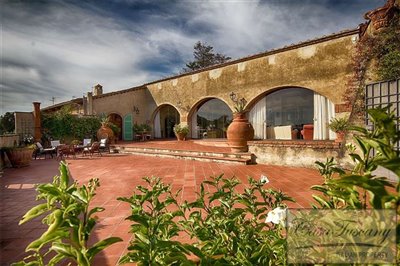 luxury-tuscan-villa-for-sale-14-1200