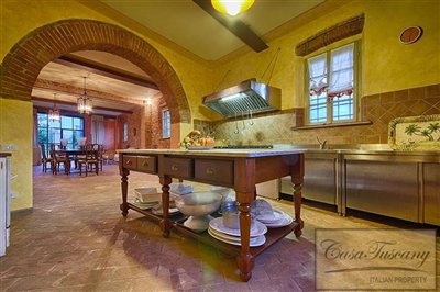 luxury-tuscan-villa-for-sale-4-1200