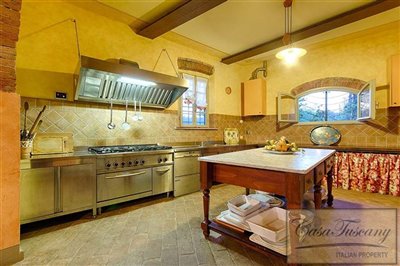luxury-tuscan-villa-for-sale-5-1200