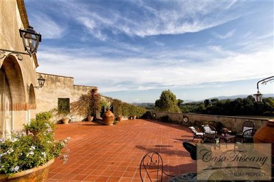 luxury-tuscan-villa-for-sale-13-1200