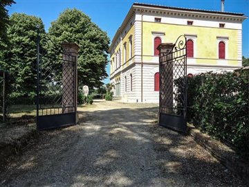 v4997ar-tuscan-villa-near-siena-more-photos-1
