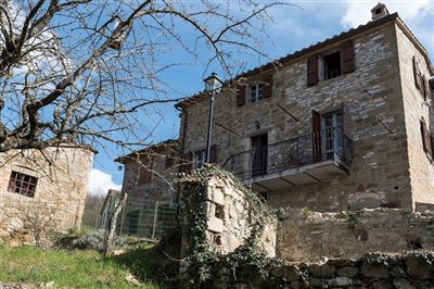 restored-umbrian-house-for-sale-near-lisciano