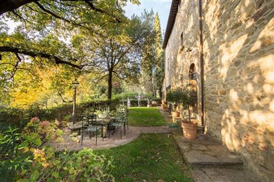 v4350sc-cortona-villa-with-chapel-vineyard-an