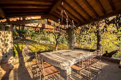 v4350sc-cortona-villa-with-chapel-vineyard-an