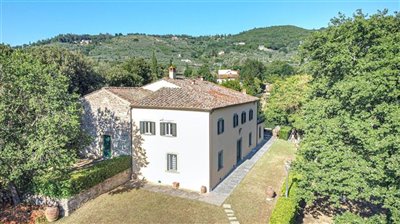 villa-for-sale-near-arezzo-1-1200