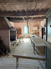 wonderful-umbrian-farmhouse-to-restore-10-120