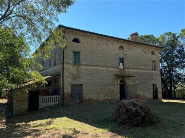 wonderful-umbrian-farmhouse-to-restore-4-1200