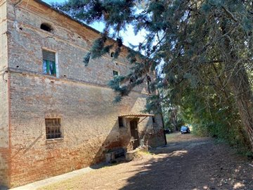 wonderful-umbrian-farmhouse-to-restore-21-120