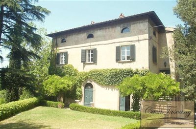 prestigious-villa-in-lari-for-sale-2-1200-1