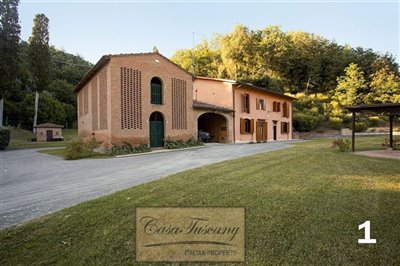 estate-in-tuscany-for-sale-with-81-hectares-a