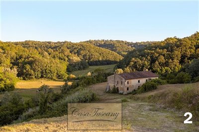 estate-in-tuscany-for-sale-with-81-hectares-a
