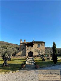character-house-with-pool-olives-3km-from-cor