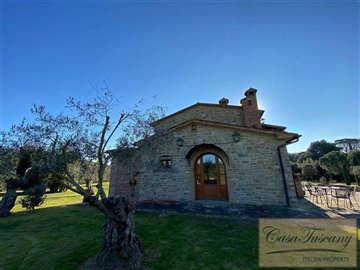 character-house-with-pool-olives-3km-from-cor