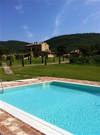 villa-near-cortona-for-sale-with-annex-pool-a