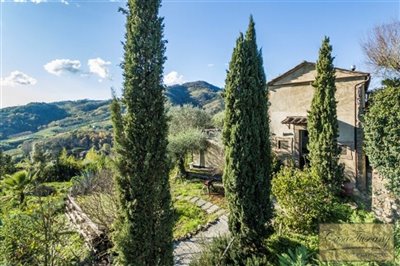 ancient-villa-for-sale-near-lucca-tuscany-21