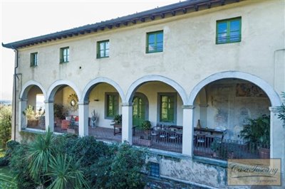 ancient-villa-for-sale-near-lucca-tuscany-20
