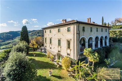 ancient-villa-for-sale-near-lucca-tuscany-18