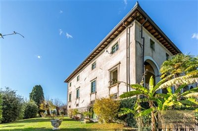ancient-villa-for-sale-near-lucca-tuscany-15