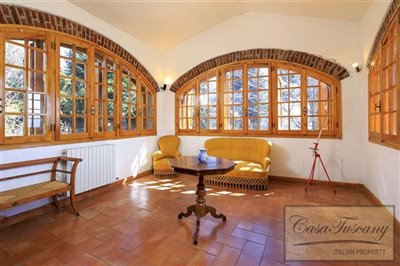 property-for-sale-near-castelfranco-di-sopra-
