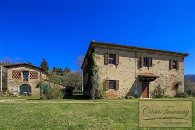 property-for-sale-near-castelfranco-di-sopra-