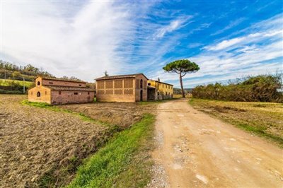 tuscan-renovation-opportunity-21
