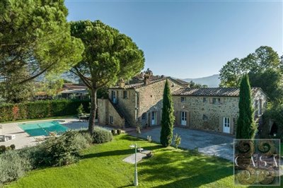 house-with-pool-for-sale-near-cortona-2