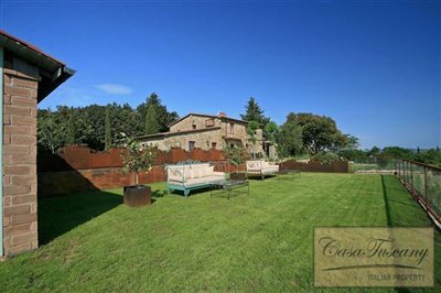 beautiful-farm-for-sale-near-volterra-tuscany