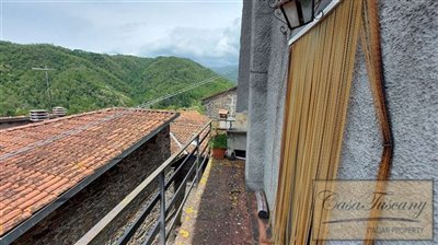 charming-village-house-with-balcony-11-1200