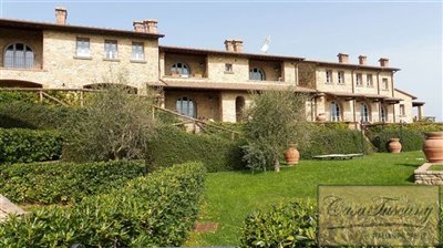 tuscan-borgo-apartment-with-pool-for-sale-11-