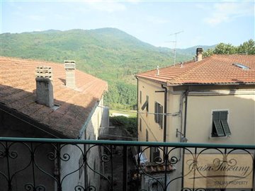 tuscan-village-house-19-1200