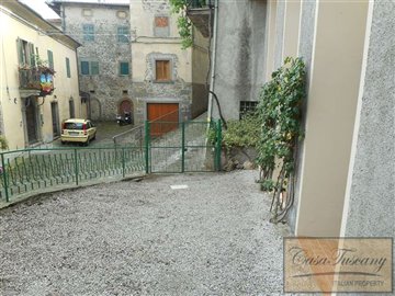 tuscan-village-house-1-1200