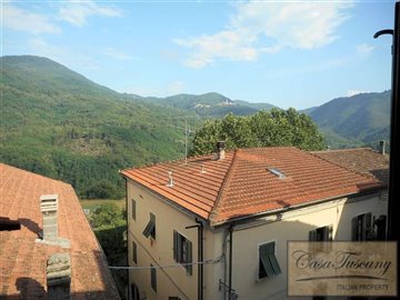 tuscan-village-house-20-1200