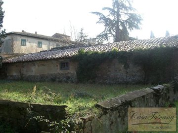 large-estate-to-restore-near-cortona-tuscany-