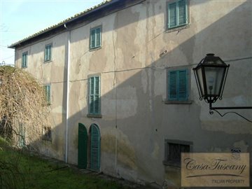 large-estate-to-restore-near-cortona-tuscany-