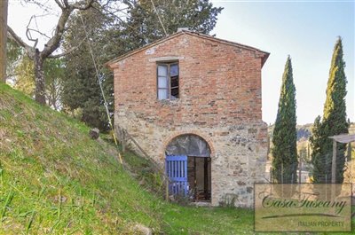 casale-with-pool-and-vaults-for-sale-near-sin