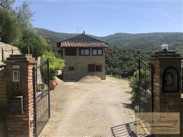 house-near-cortona-for-sale-with-amazing-view